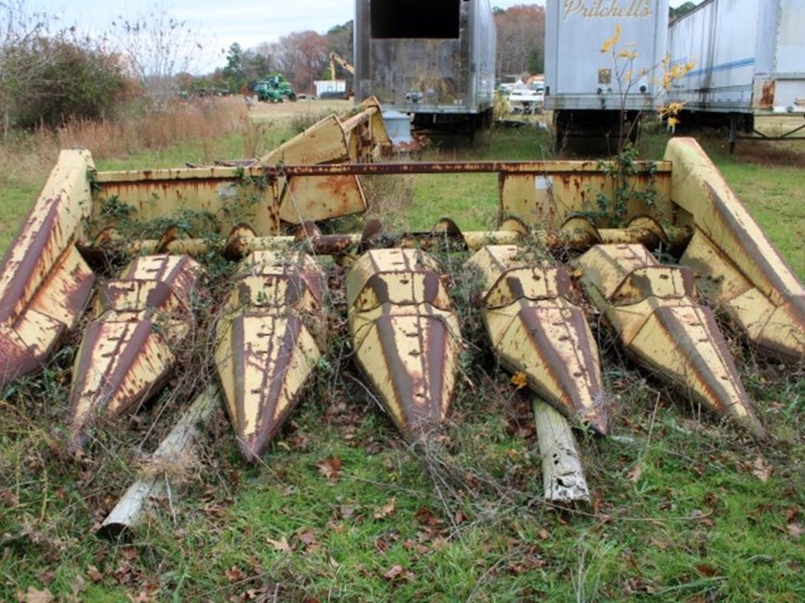 new-holland-6-row-corn-header-rusted-rough-condition-image-6