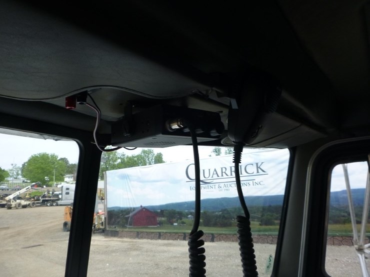 peterbilt-330-image-14