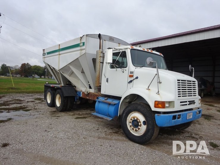 2003-international-8100-image-10