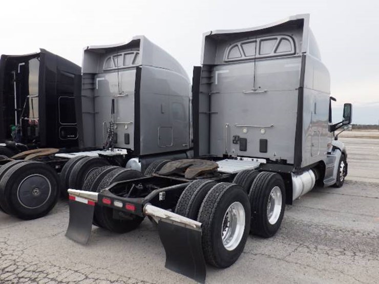 peterbilt-579-image-12