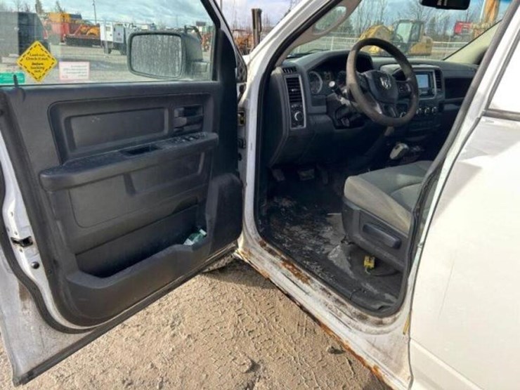 2016-dodge-1500-image-15