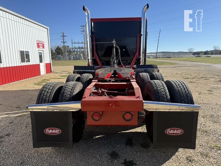 1985-peterbilt-362-image-5