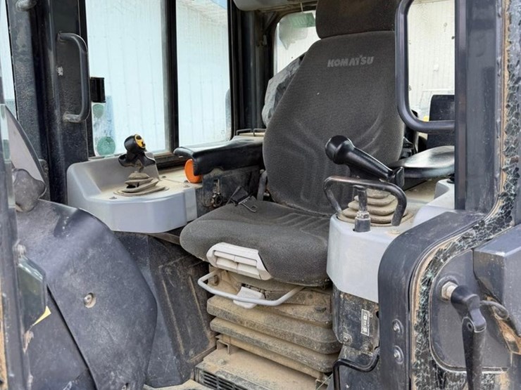 2015-komatsu-d51ex-22-image-28