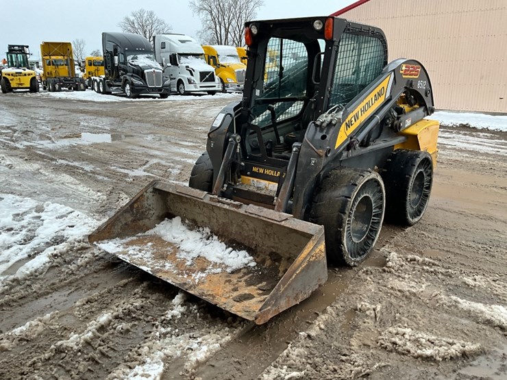 new-holland-l225-image-5