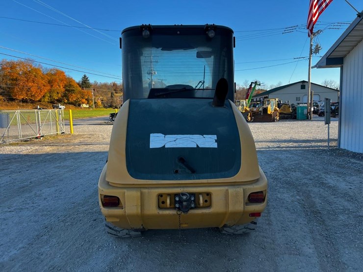 2011-deere-204k-image-4