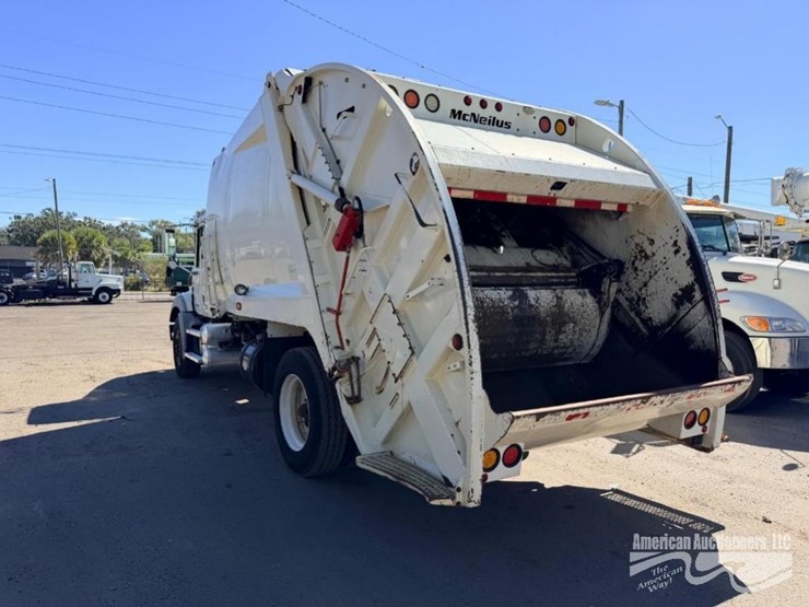 2011-mack-gu812-garbage-truck-image-5