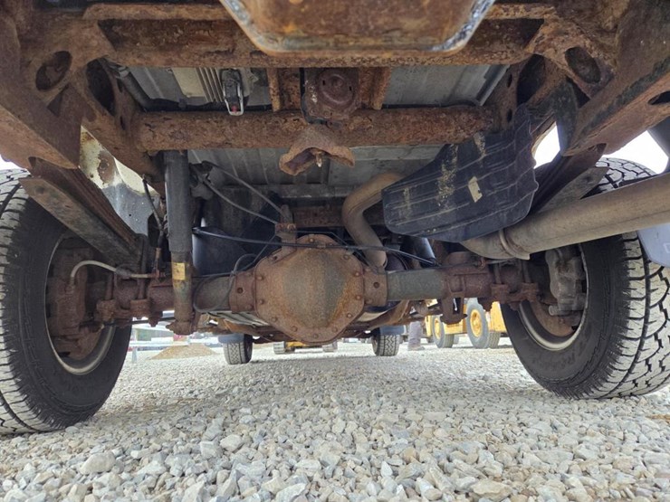 2015-chevrolet-silverado-2500hd-image-29