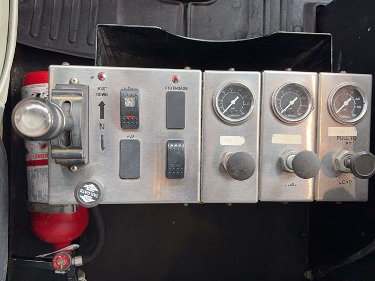 2016-kenworth-t880-image-56