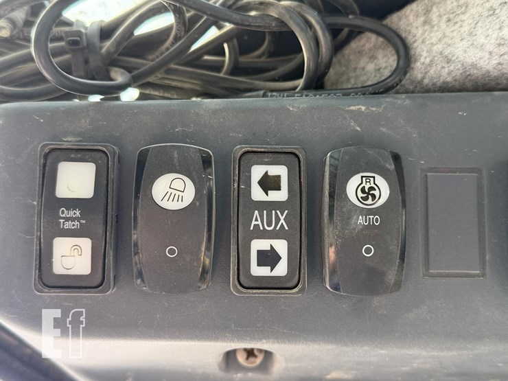 2021-deere-333g-image-27