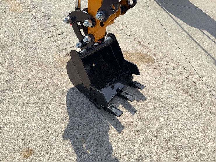 2025-miva-va13-mini-excavator-image-9