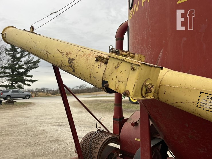 new-holland-354-image-3