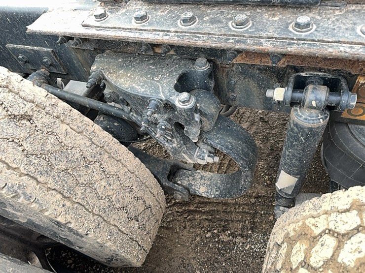 2020-peterbilt-579-image-10