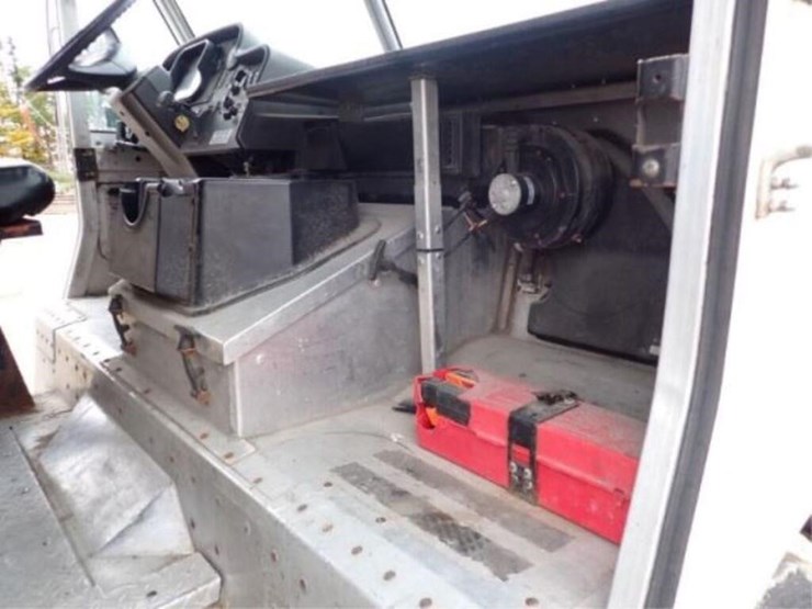 2015-freightliner-mt55-image-30