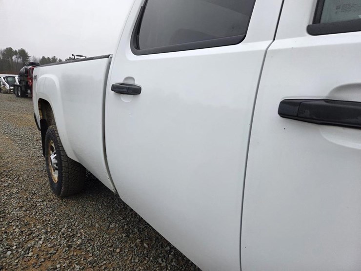 2011-gmc-2500-image-16