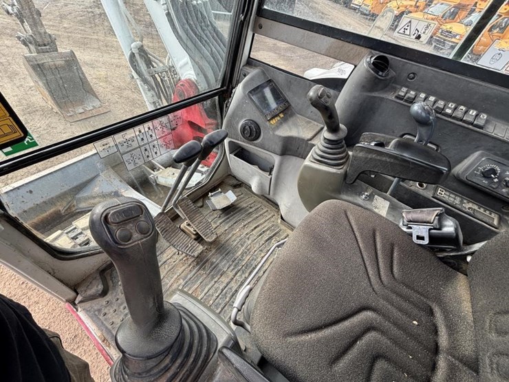 2014-takeuchi-tb290-image-29