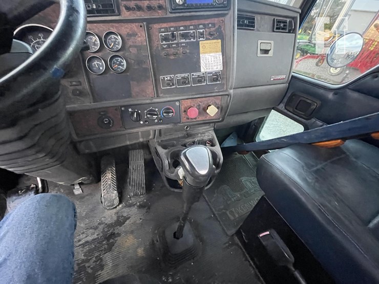 2004-kenworth-t800-image-34