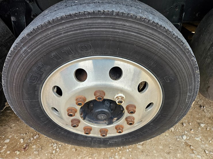 freightliner-122sd-image-117