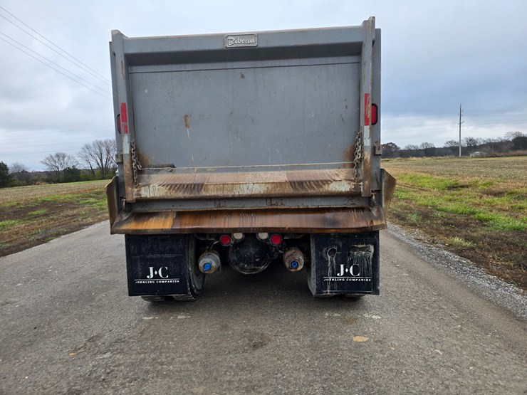 2020-peterbilt-567-image-28