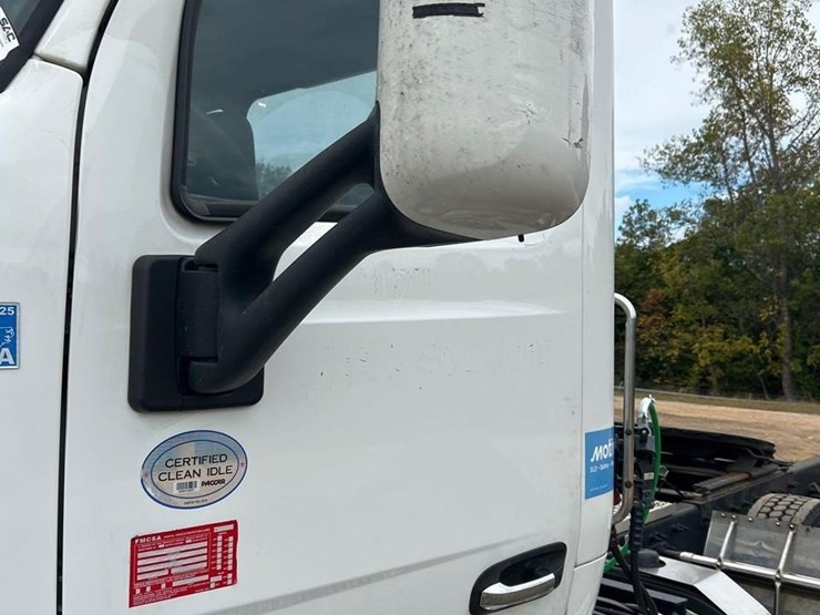 peterbilt-579-image-8