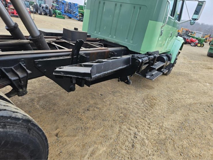 international-4900-image-19