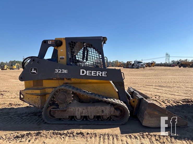 2017-deere-323e-image-5