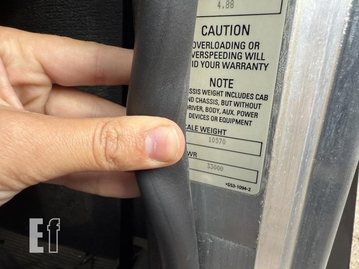 peterbilt-330-image-21