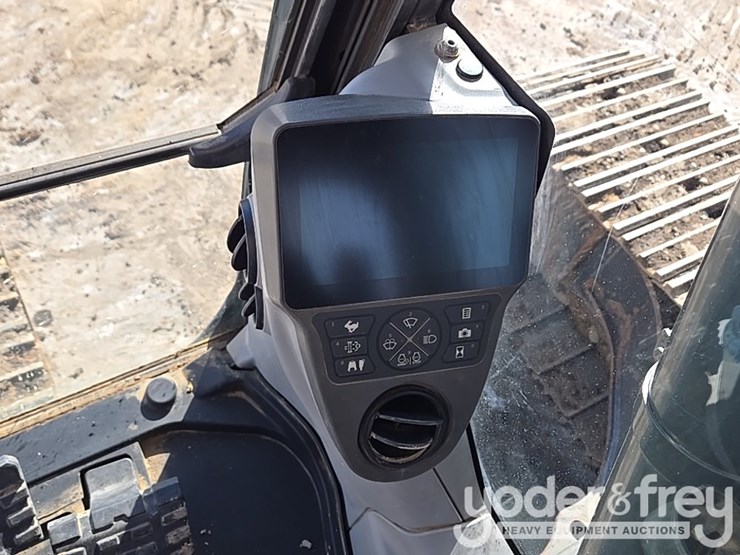 2021-case-cx210-lc-image-195