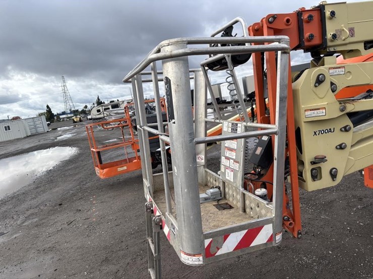 2014-jlg-x700aj-image-20