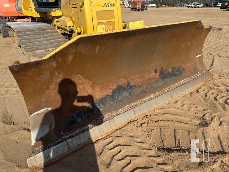 komatsu-d51pxi-22-image-17