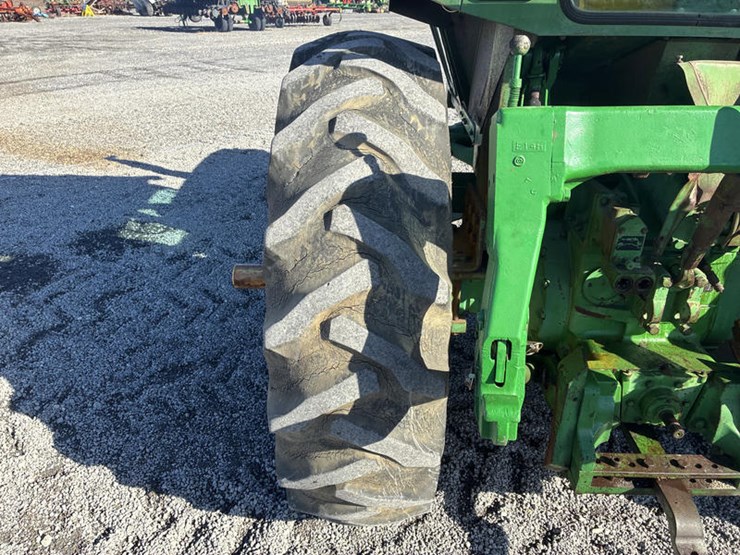 john-deere-4520-image-40