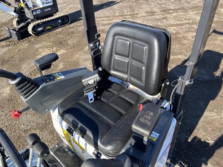 2022-bobcat-e10e-hydraulic-excavator-image-23