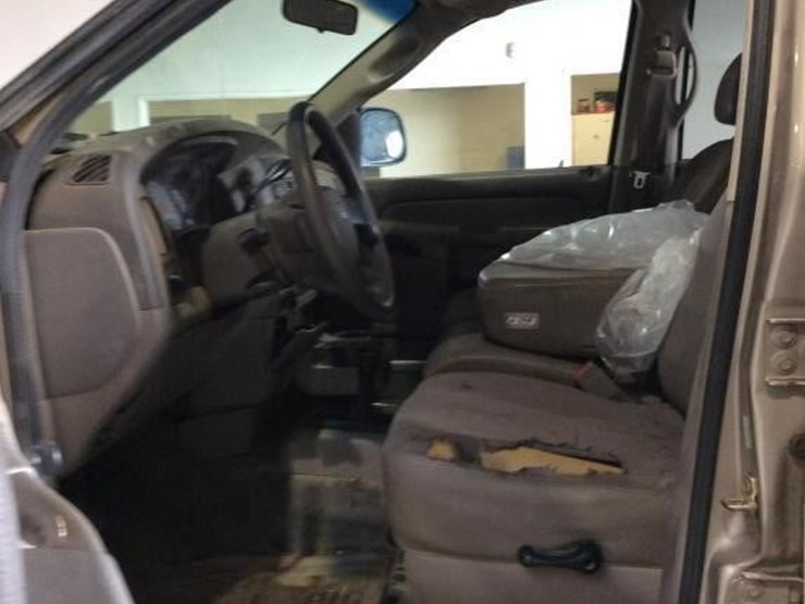 2005-dodge-2500-image-6