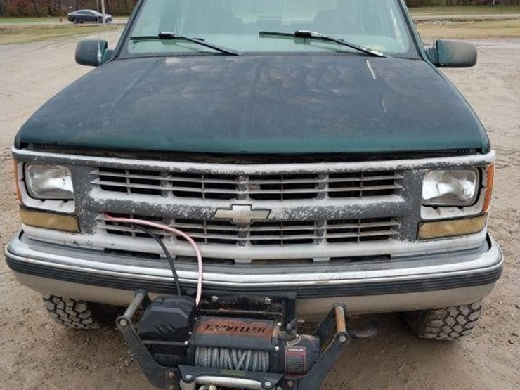 chevrolet-suburban-image-2