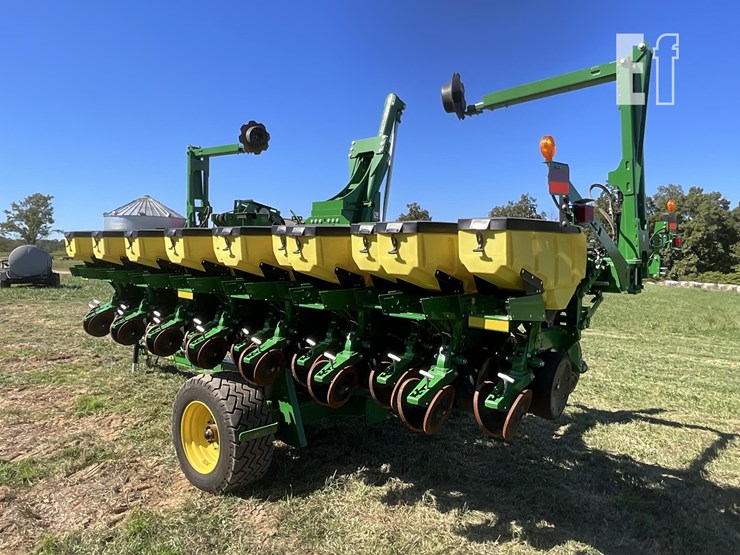 2021-john-deere-1745-image-3