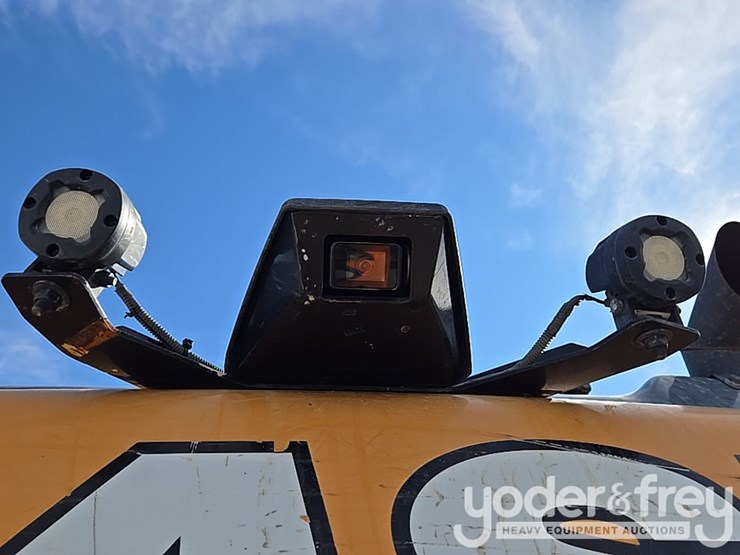 2021-case-cx210-lc-image-214