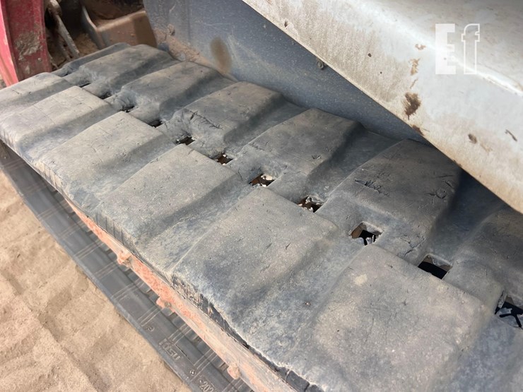 2019-takeuchi-tl8-image-21