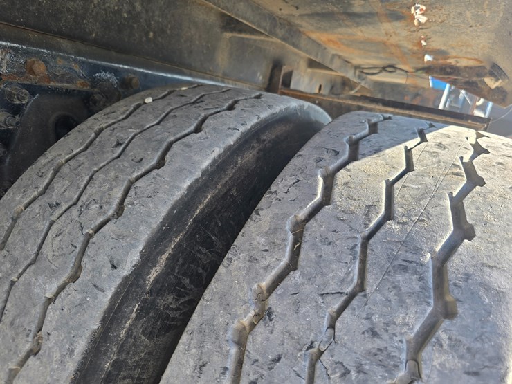 2013-peterbilt-320-image-86