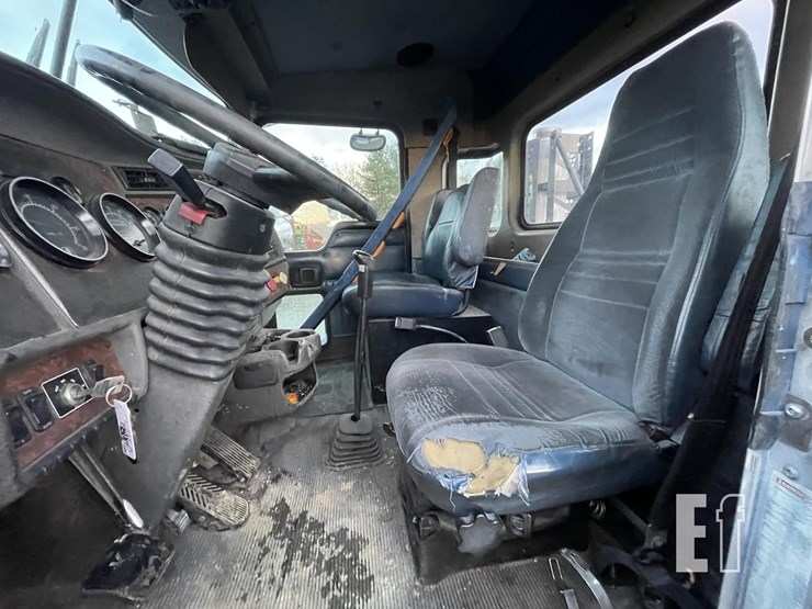 2004-kenworth-t800-image-30