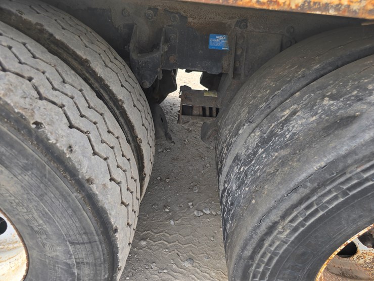 2003-peterbilt-320-image-91