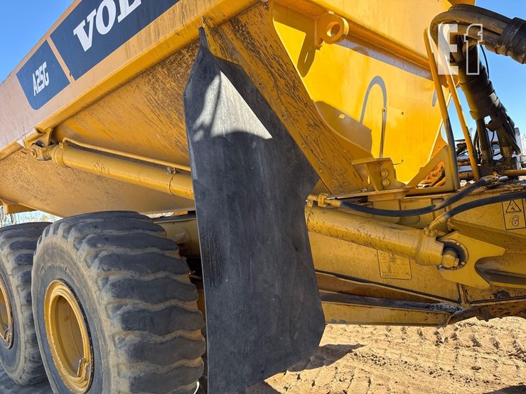 2014-volvo-a25g-image-21