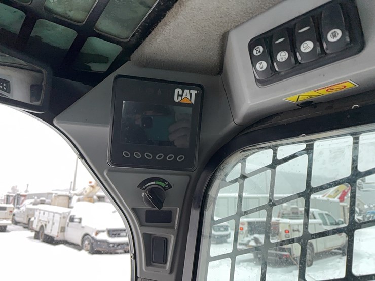2015-caterpillar-246d-image-13