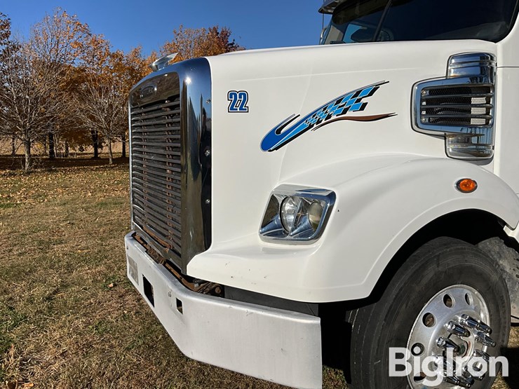 freightliner-122sd-image-13