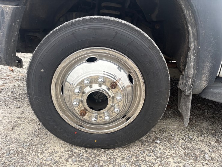 ford-f550-xl-image-10