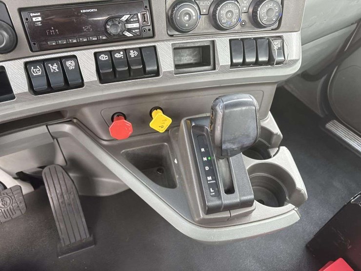 2018-kenworth-t680-image-22