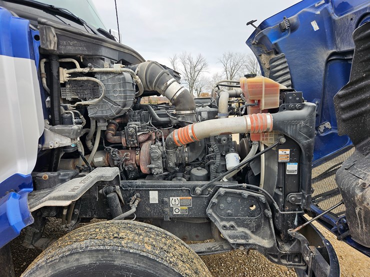 peterbilt-579-image-43