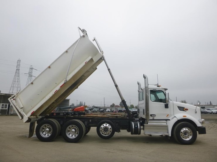 2019-peterbilt-567-image-10