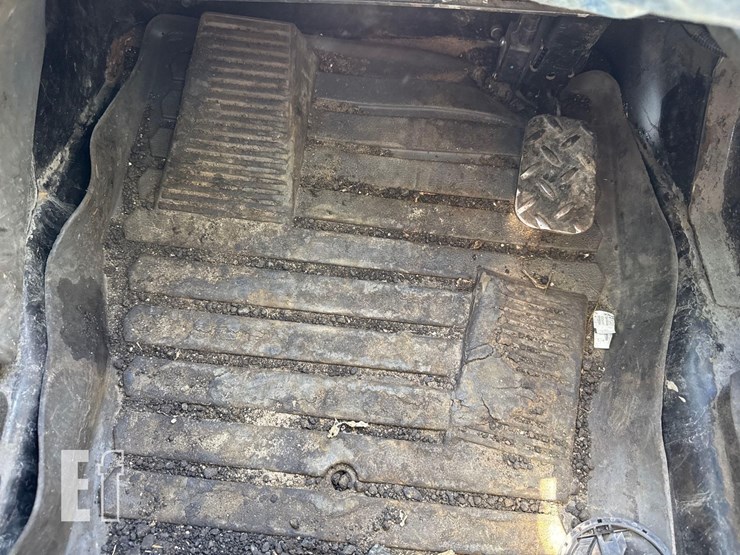 2022-caterpillar-299d3-image-27