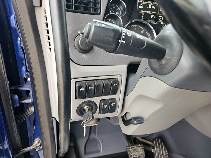 peterbilt-579-image-65