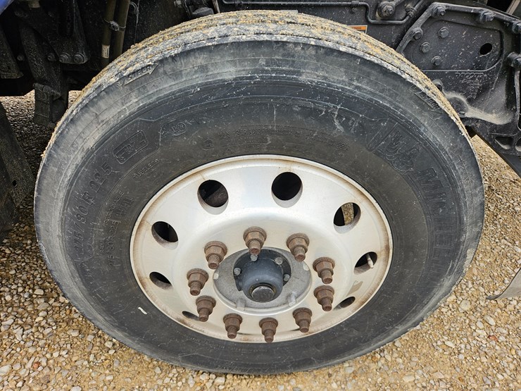 peterbilt-579-image-98