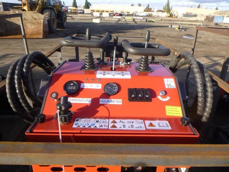 2025-agt-ysrt14-skid-steer-track-loader-image-12